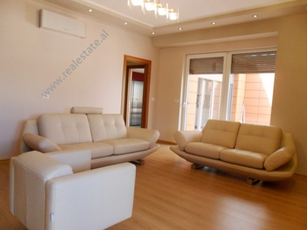 Apartament modern per shitje ne rrugen e Bogdaneve ne Tirane.

Pozicionohet ne katin e 6-te ne nje