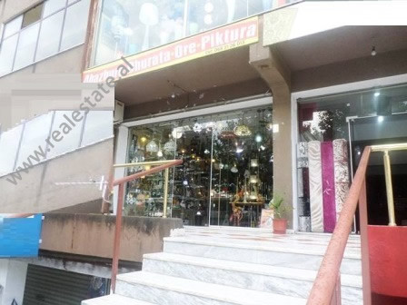 Dyqan per shitje ne rrugen Dritan Hoxha ne Tirane

Ndodhet ne nje kryqezim rruge shume te popullua