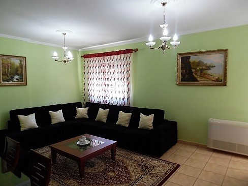 Apartament me qera ne rrugen Abdyl Frasheri ne Tirane.
Pozicionohet ne katin e 5 te nje pallati te 