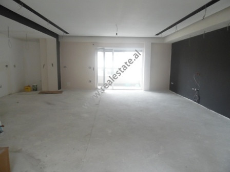 Apartmne for sale in a new compound in Lunder area in Tirana.
The apartment is situated on the seco