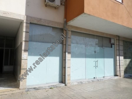 Store for sale in Muhamet Deliu street in Fresku area, in Tirana.

It is located on the first floo