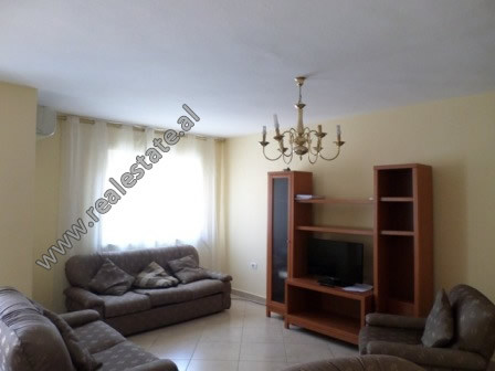 Apartament 5+1 me qera ne fillim te rruges Don Bosko ne Tirane.

Apartamenti ndodhet ne katin e V-