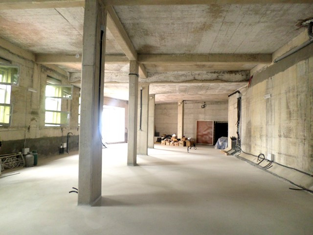 Warehouse for rent in Selita e Vjeter street in Tirana, Albania.
It is located on the ground floor 