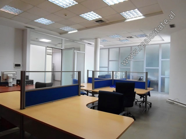 Office space for rent near Skenderbej Square in Tirana.
It is located on the 2nd floor of a busines