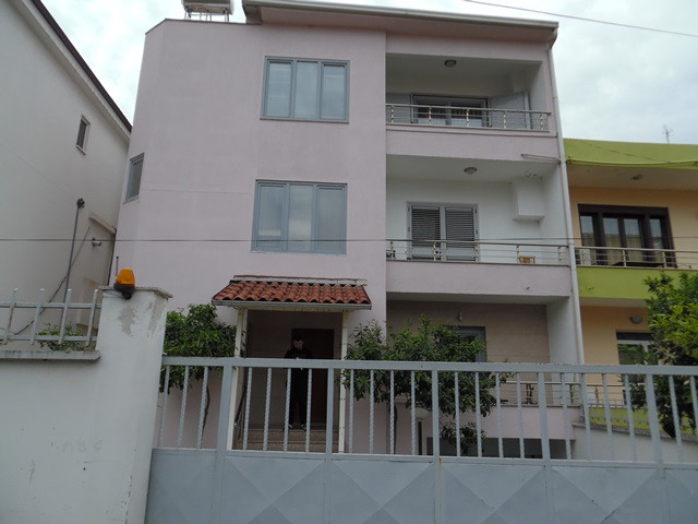 Three storey villa for sale in Prenke Jakova street in Tirana.

With a total surface of 376m2 it i