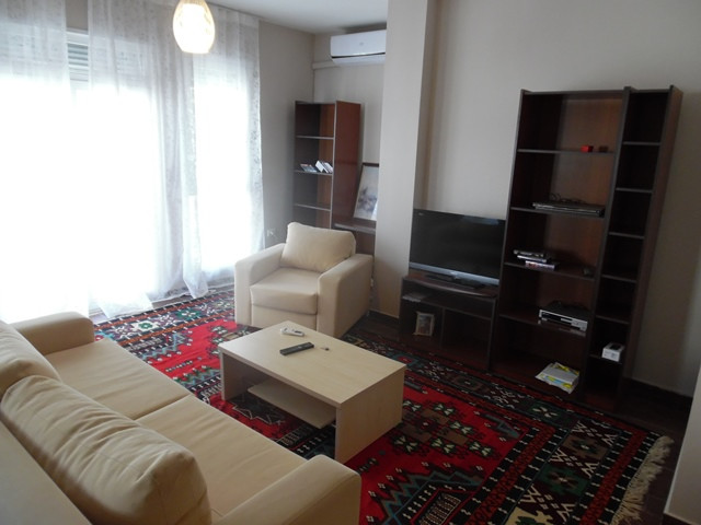 Apartament 3+1 me qera ne rrugen Mujo Ulqinako ne Tirane.

Ndodhet ne katin e 5-te te nje pallati 