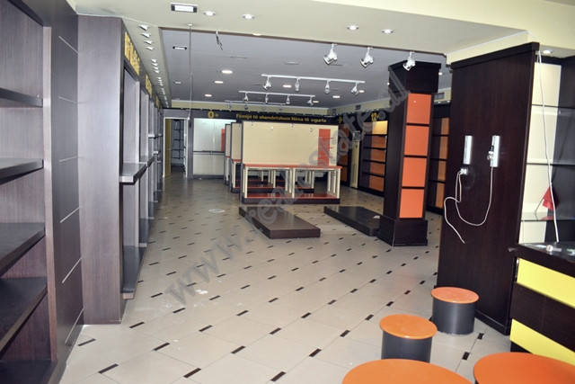 Store space for rent in Durresi street in Tirana, Albania.
It is located on the ground floor of an 