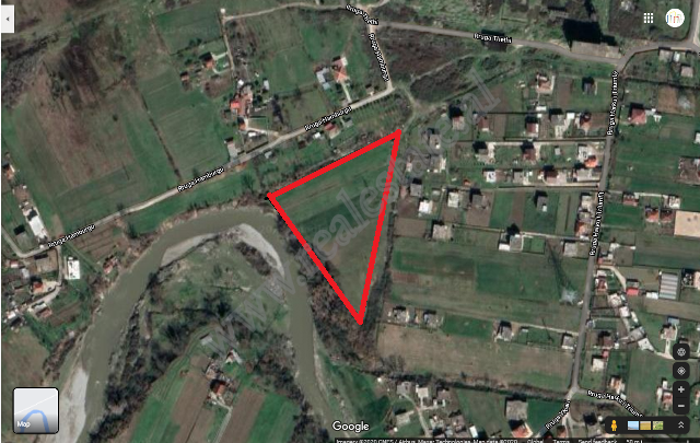 Land for sale in Valias area in Kamez, Tirana, Albania

It has a surface of 13.800 m2 in a regular