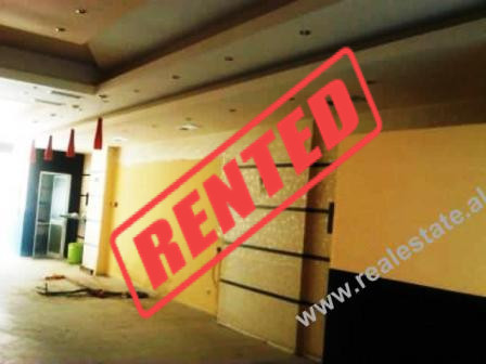 Space store for rent in Tirana. The store with 100m2 of space is positioned on the first floor of a 