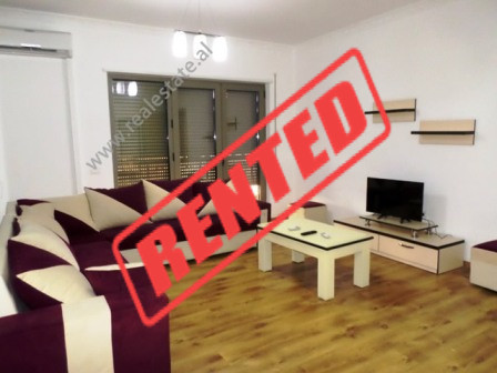 Apartament me qera ne rrugen e Kavajes ne Tirane.

Apartamenti ndodhet ne katin e trete te nje kom