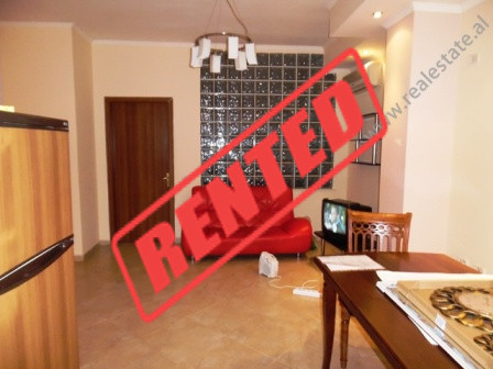 Apartament me qera prane rruges se Kavajes ne Tirane.

Apartamenti ndodhet ne katin e peste te nje