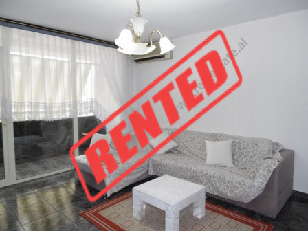 Apartament dupleks me qera ne rrugen Urani Pano ne Tirane.

Apartamenti ndodhet ne katin e dyte te
