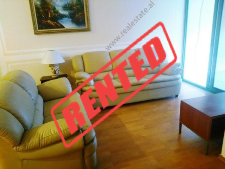 Apartament 1+1 me qera shume prane zones se Bllokut.

Pozicionohet ne katin e 11-te te nje pallati