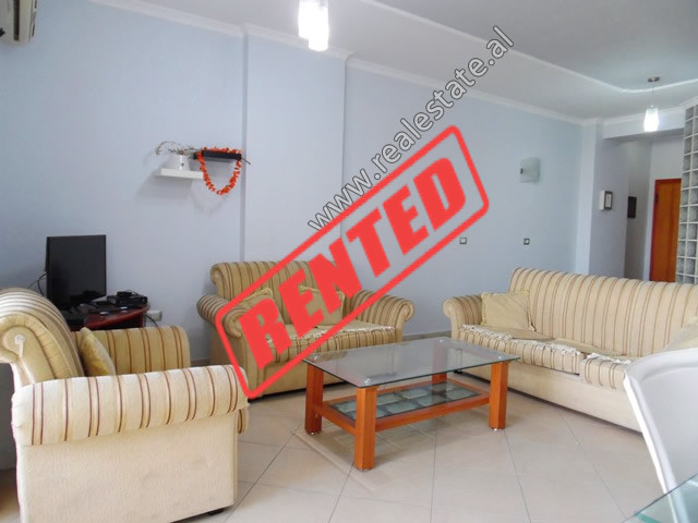 Apartament 2+1 me qera ne fillim te rruges Dritan Hoxha ne Tirane.

Apartamenti pozicionohet ne ka