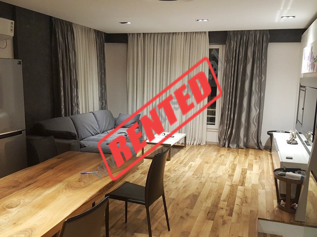 Apartament duplex me qera ne residence Kodra e Diellit ne Tirane.

Apartamenti ndodhet ne katin e 