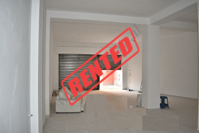 Store space for rent near 4 Deshmoret street in Tirana, Albania.
It is located on the ground floor 