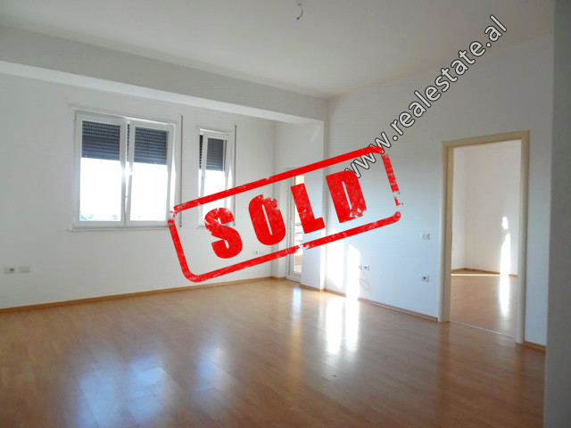 Apartament 2+1 per shitje prane Gjimanzit Partizani ne Tirane.

Ndodhet ne katin e 6-te te nje pal